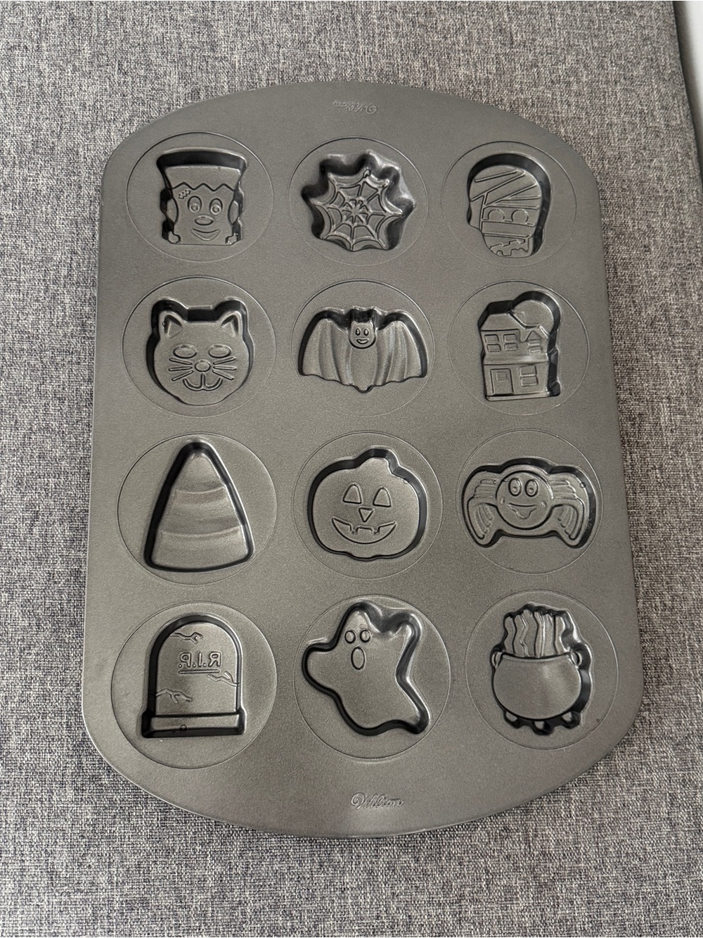 Wilton Halloween 12 Cavity Cookie Baking Pan Non-Stick Pumpkin Ghost Spider Cat